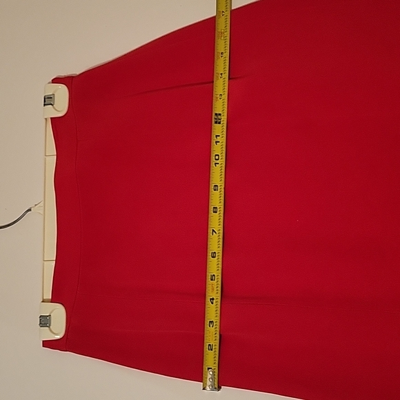 Silk skirt, Size 6 skirt with flirty hem. Beautiful red color. - Picture 7 of 8
